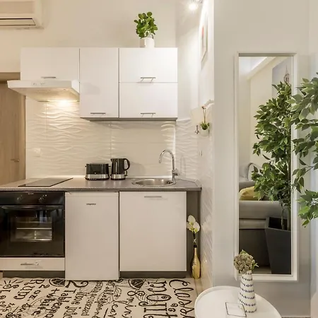Palomia A Apartment Split